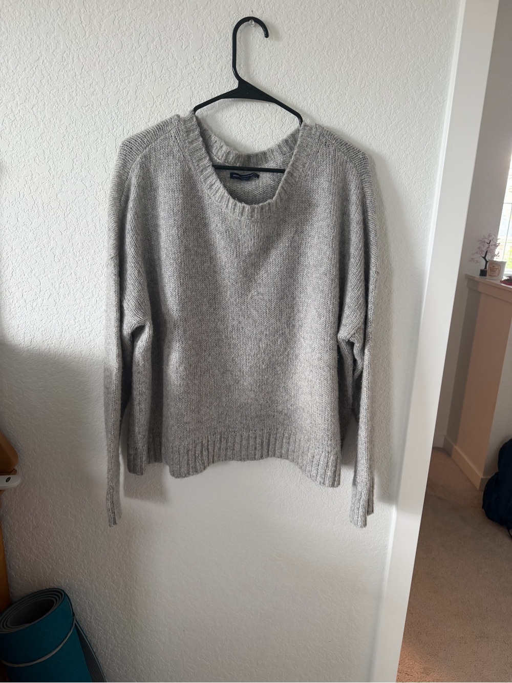 American Eagle Outfitters Light Gray Crewneck Sweater w subtle sparkles